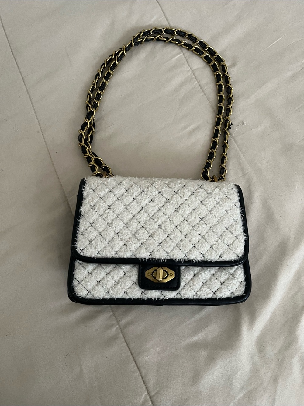 Crossbody quilted Sherpa bag with chain